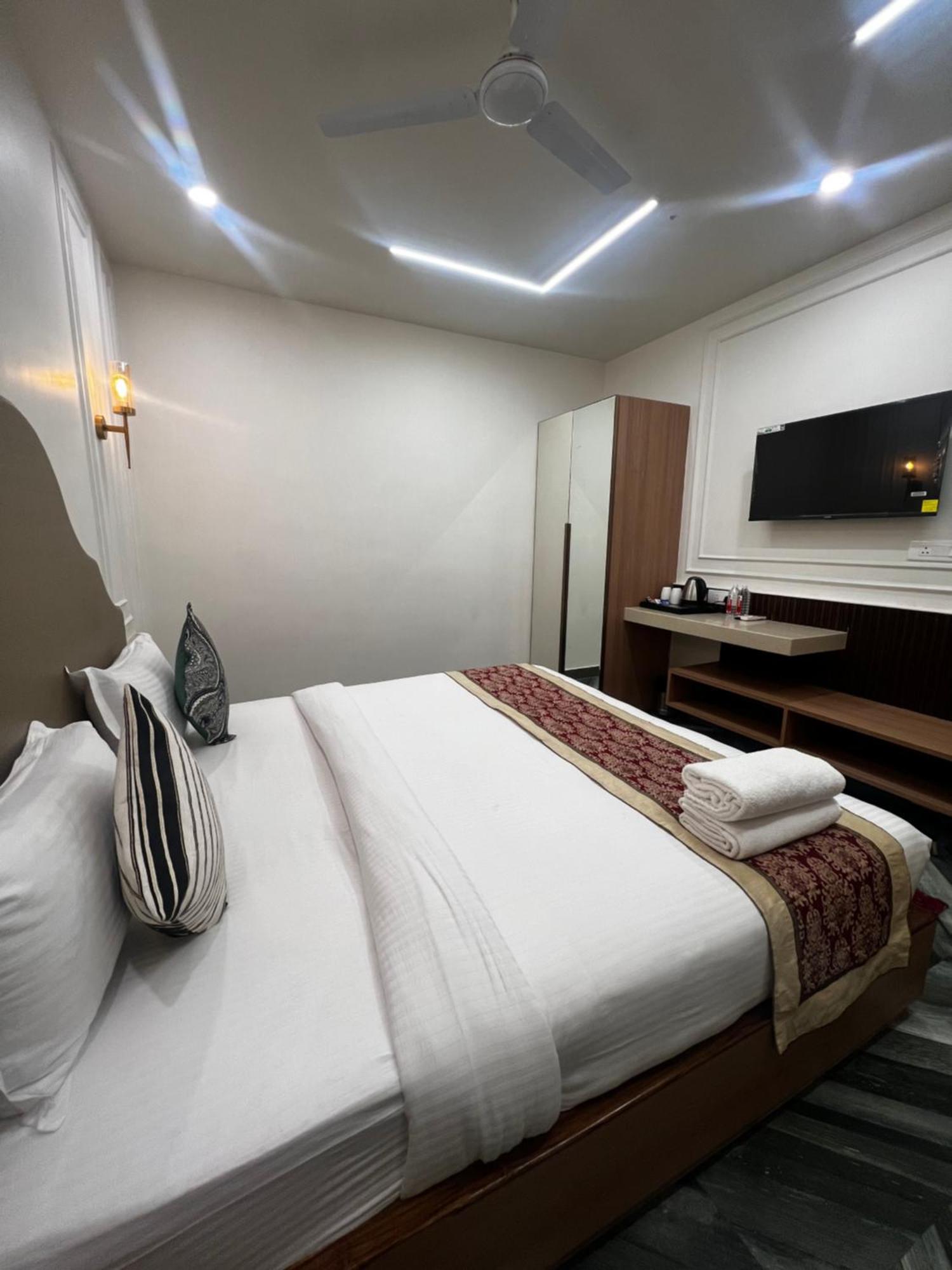 Anaya Retreat Hotel พาราณสี ภายนอก รูปภาพ