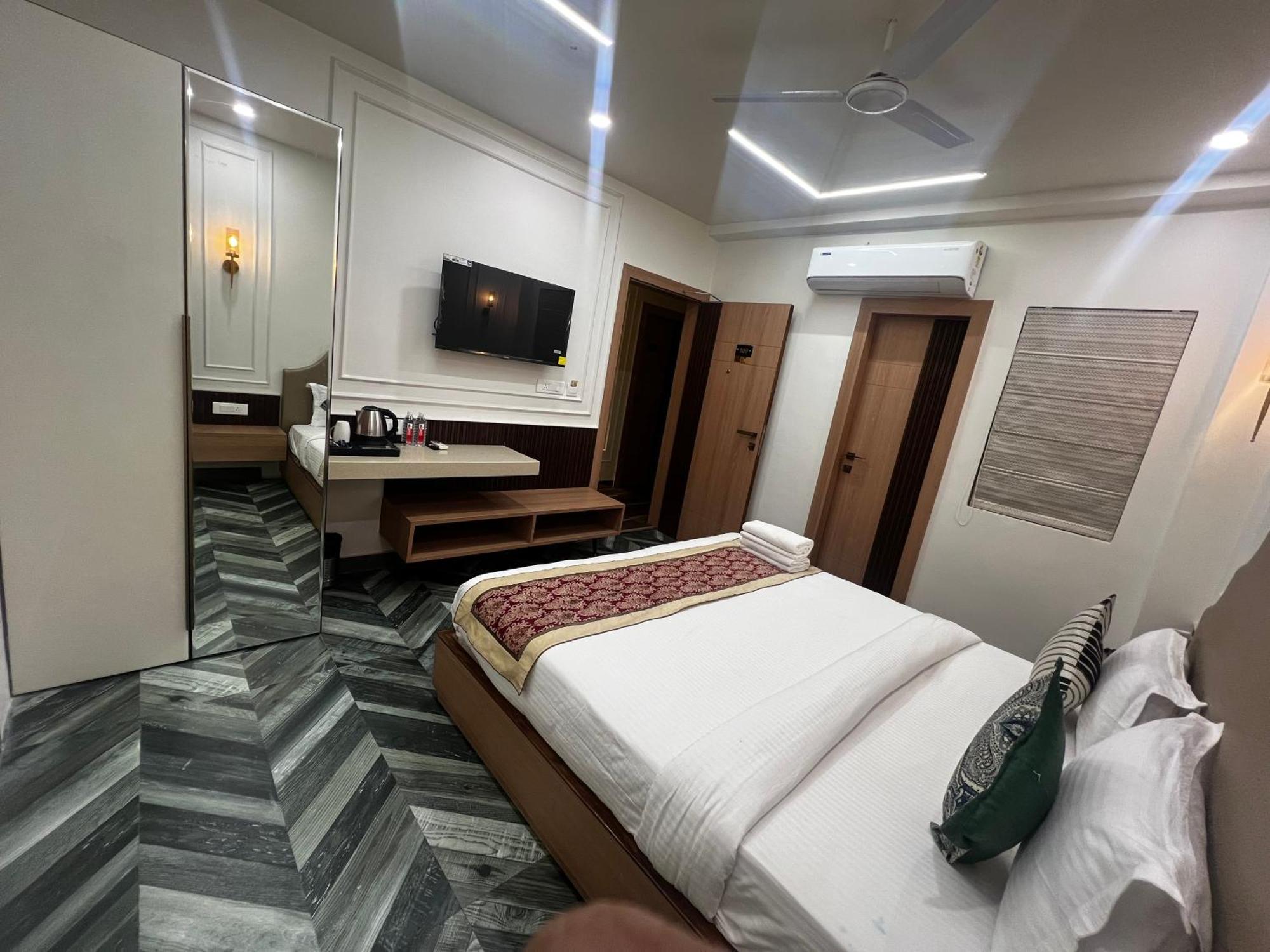 Anaya Retreat Hotel พาราณสี ภายนอก รูปภาพ